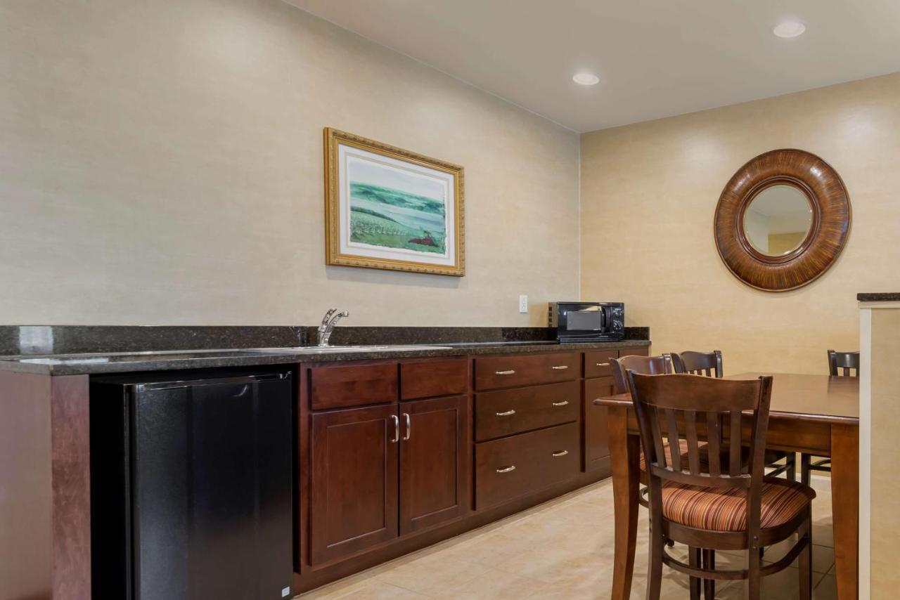 Best Western Plus Vineyard Inn And Suites Penn Yan Eksteriør billede
