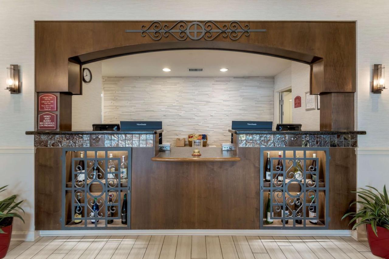 Best Western Plus Vineyard Inn And Suites Penn Yan Eksteriør billede